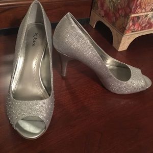 Shimmerysilver high heels for your fancy night out